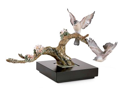 Фарфоровая скульптура двух птиц на цветущей ветке Forest Song Birds Lladro 01008315