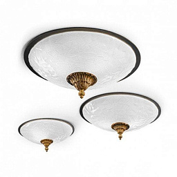 потолочный светильник с округлыми плафонами из матового стекла