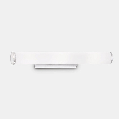 настенный светильник с продолговатым алюминиевым корпусом и матовым рассеивателем