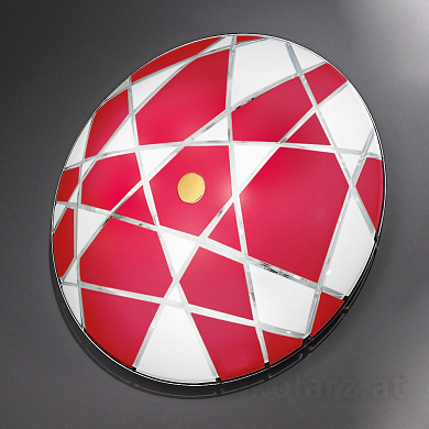 потолочный светильник с тремя лампами и красным геометрическим абажуром