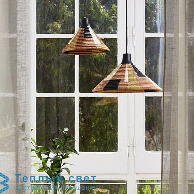 подвесной светильник с деревянными плафонами в форме усечённых конусов