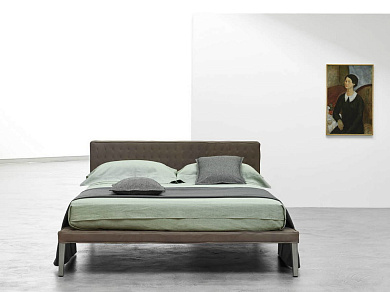 Ebridi Двуспальная кровать с ворсистым изголовьем Casamania & Horm