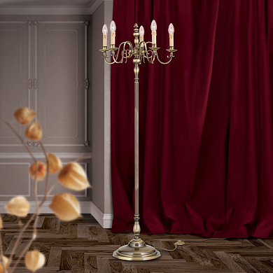 классический торшер с пятью свечевидными плафонами в патинированной отделке