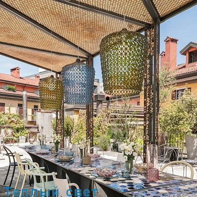 подвесная люстра с зелёным перфорированным плафоном